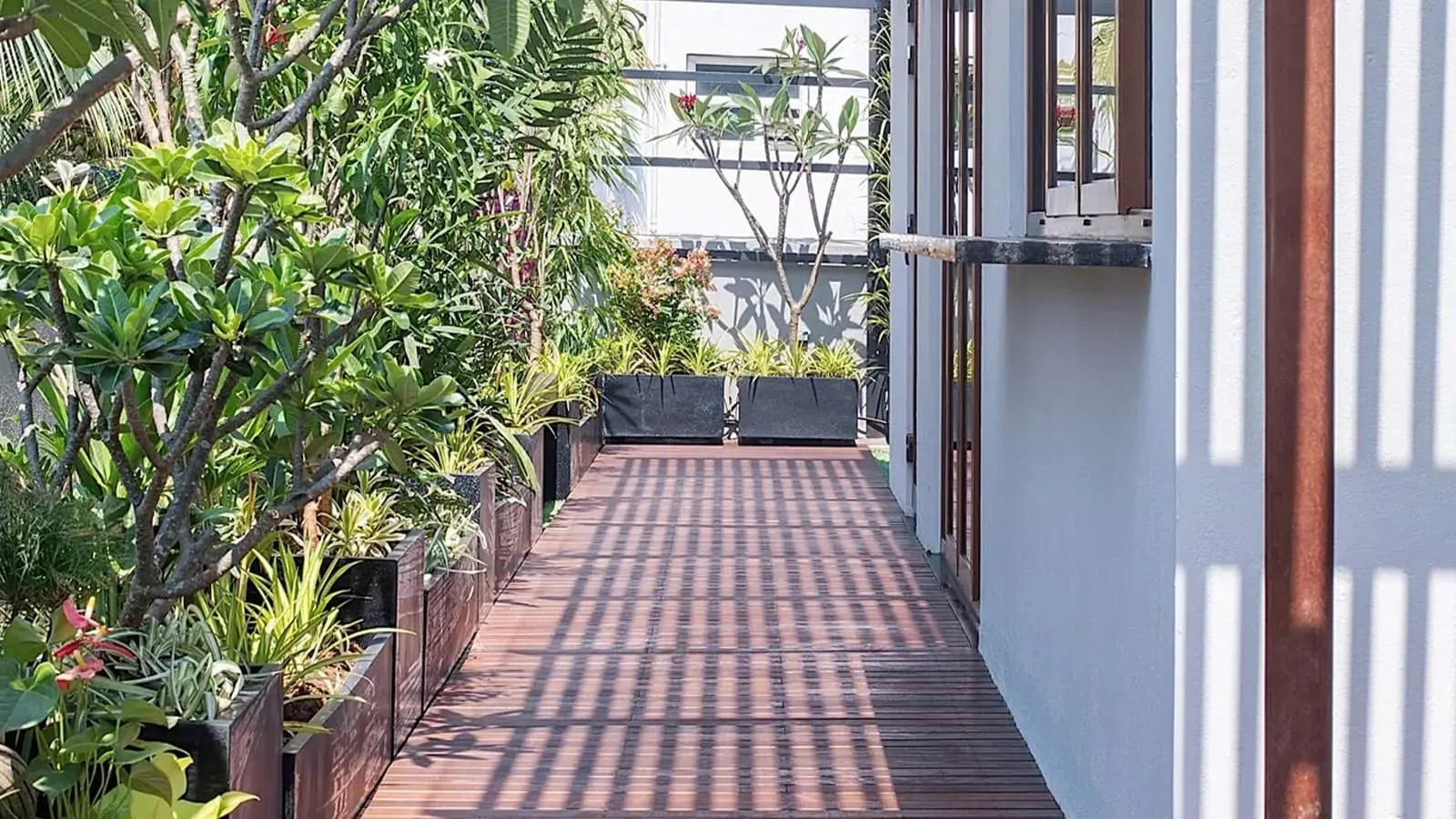 White-Lotus-Tamara-Apartment-in-Defence-Colony-Indiranagar-Bengaluru-walking-path
