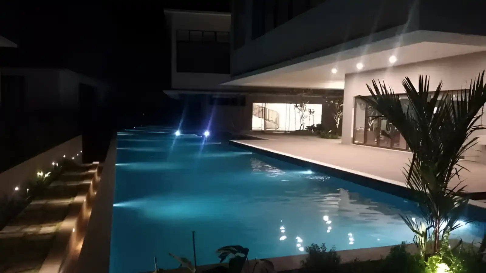 Raffles_Park_Villas_Pool_Night_View-min