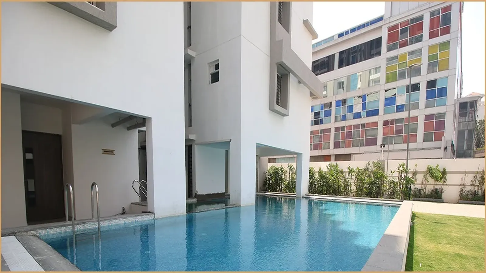 Purva-Whitehall-Pool