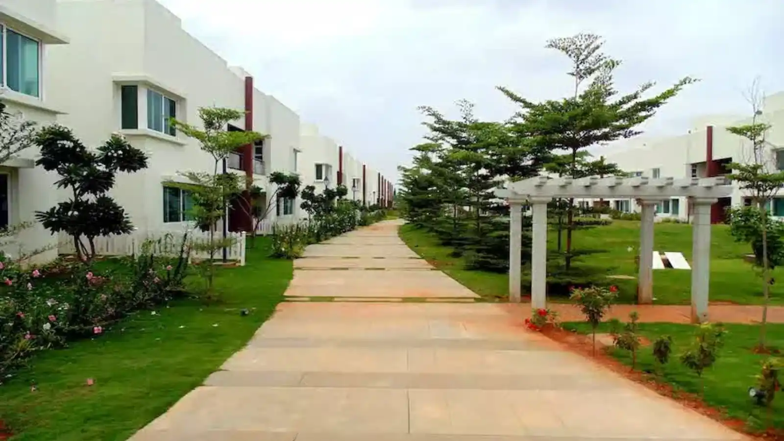 The-Gran-Carmen-Address-Exterior-min