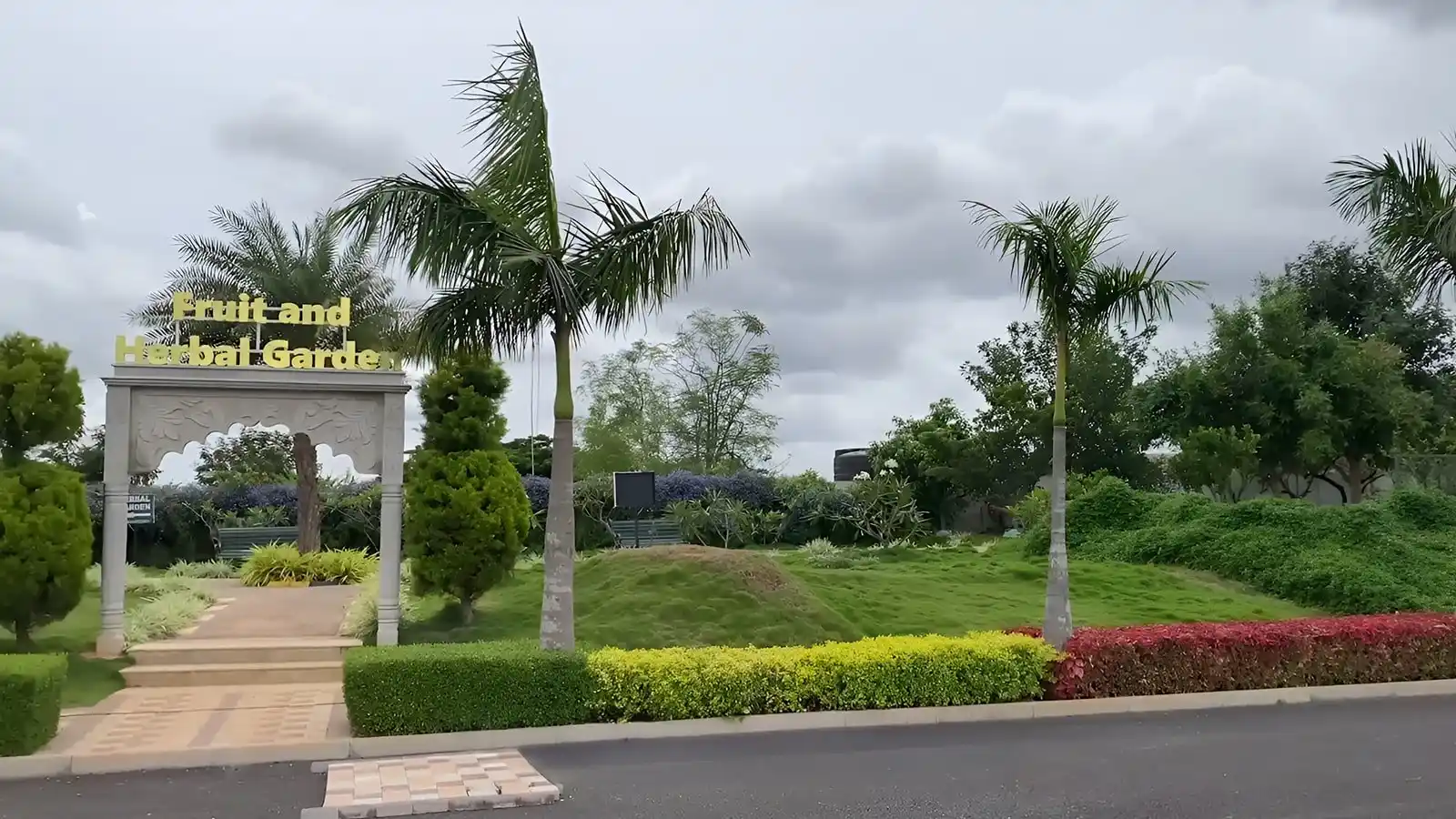 Sammys-Palm-Hills-Plots-in-North-Bangalore-Fruit-and-Herbal-Garden