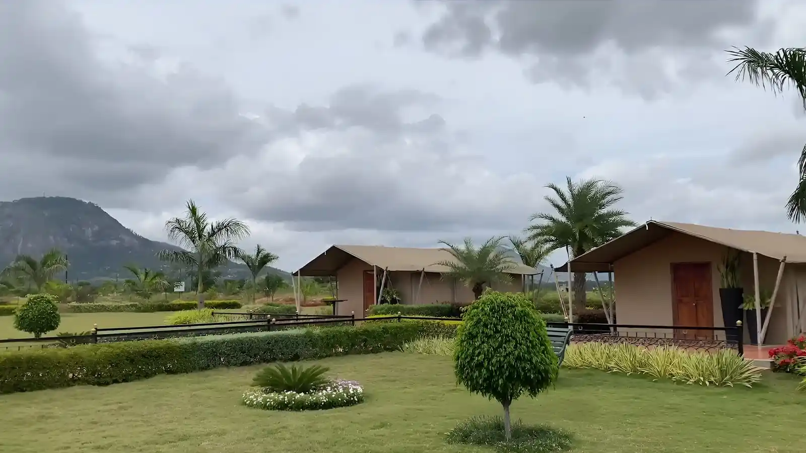 Sammys-Palm-Hills-Plots-in-North-Bangalore-Guest-Room-and-club-house