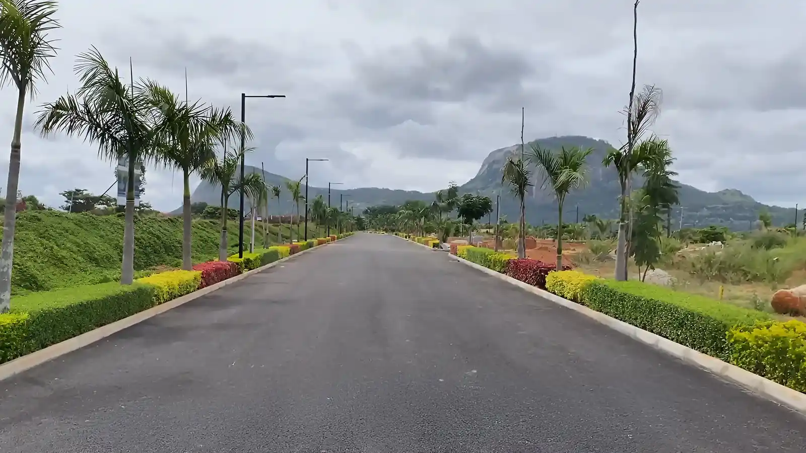 Sammys-Palm-Hills-Plots-in-North-Bangalore-Internal-road