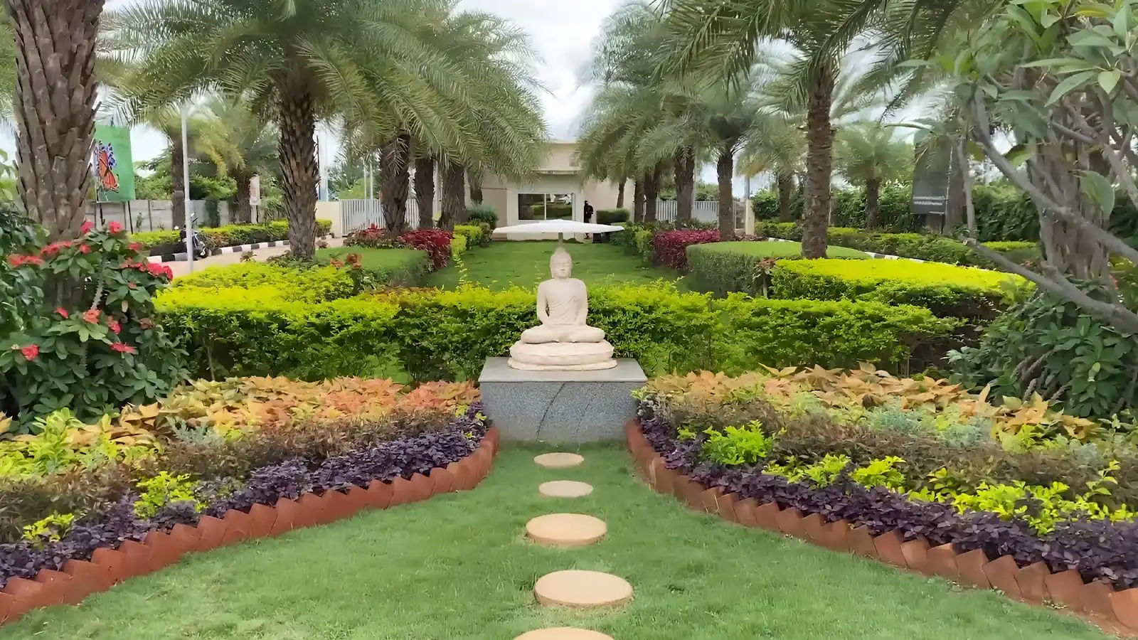 Sammys-Palm-Hills-Plots-in-North-Bangalore-Manicured-Garden