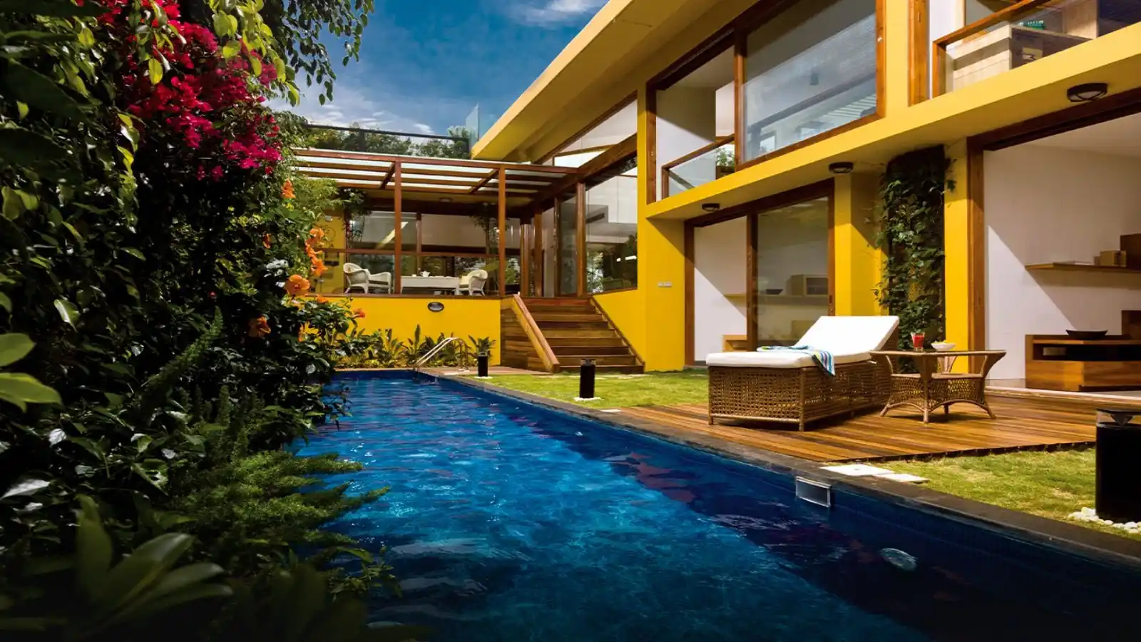 Villa-Private-garden-pool