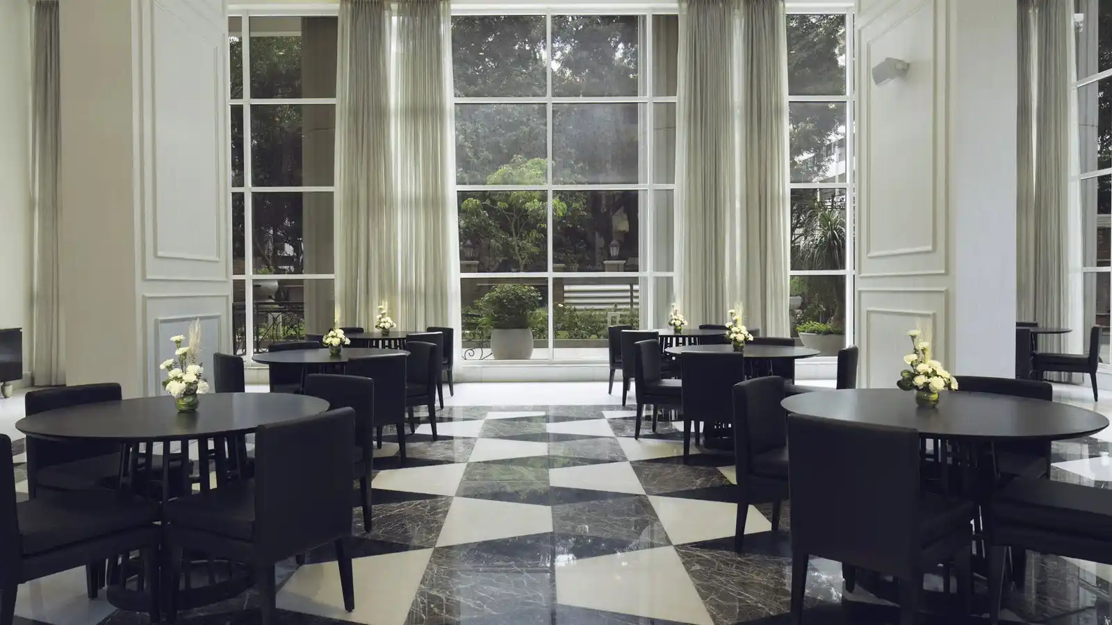 Prestige-Edwardian-dinning